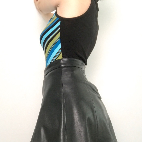 SOLD- Gorgeous Y2K sleeveless turtleneck🐢 - Picture 4 of 4